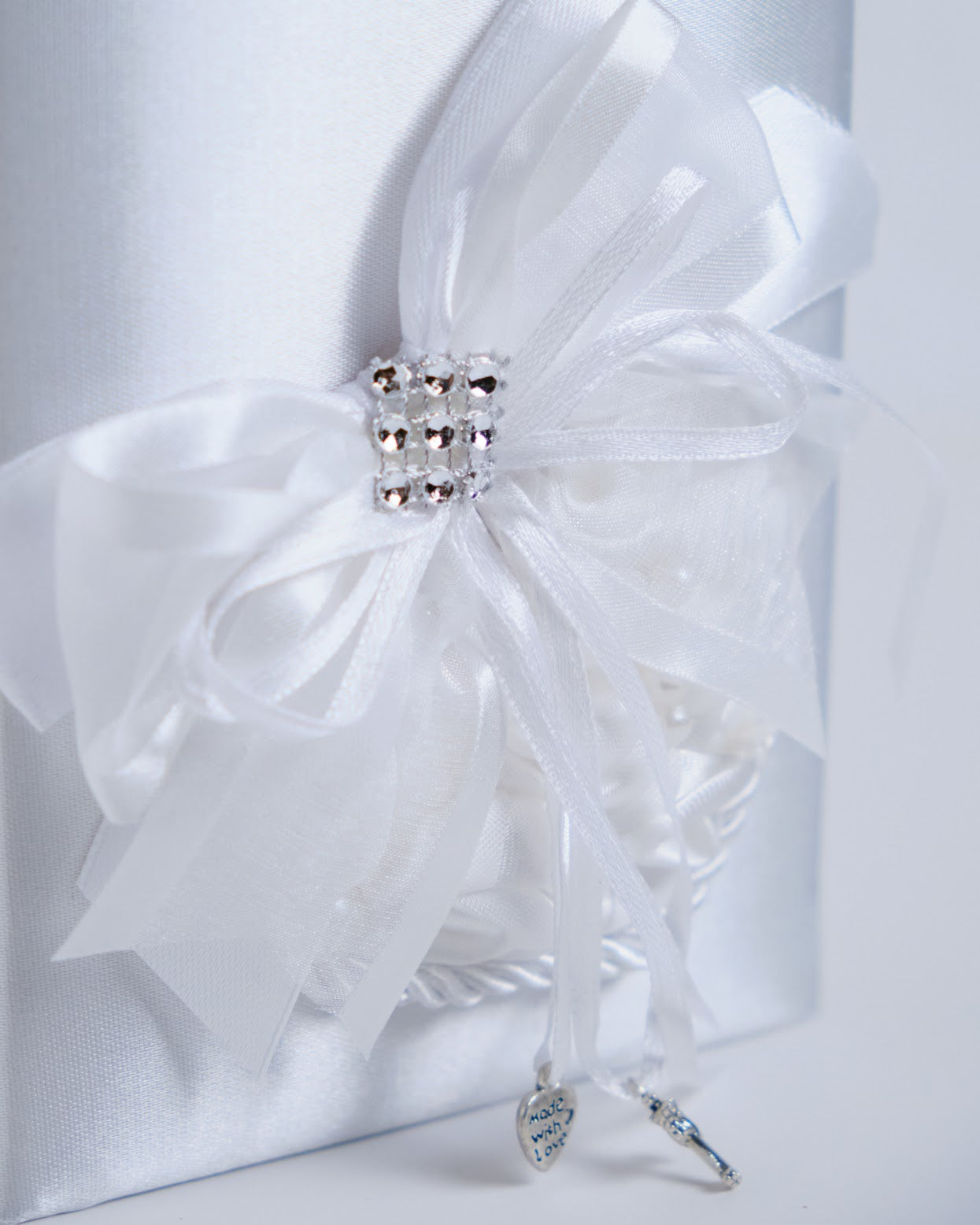 Bible W/Heart White (Wedding Bible)