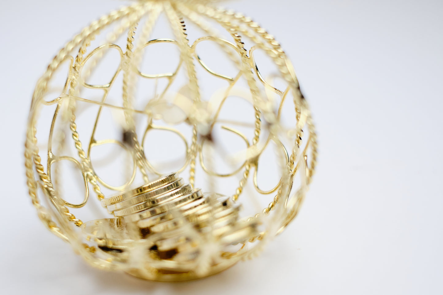 Arrhae Round Gold