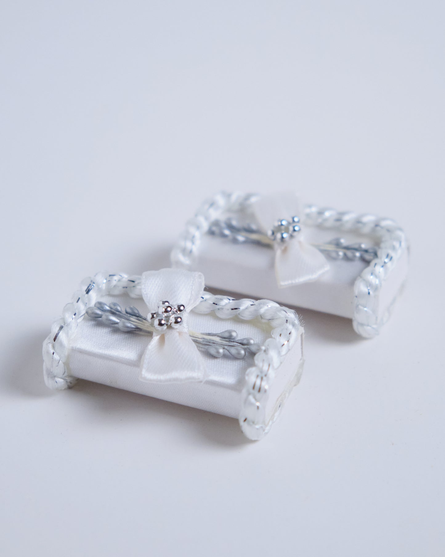 Match Sets Ribbon Design Set of 2 (Silver)