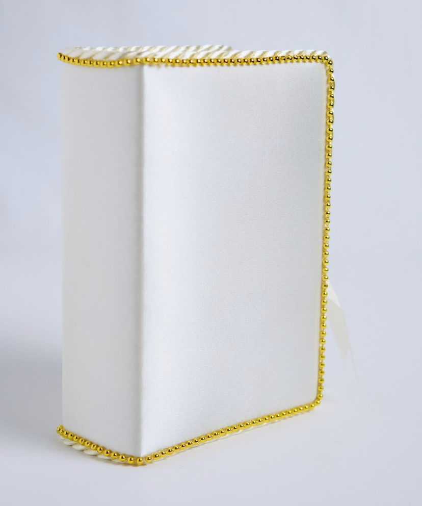 Bible Minimalist Ecru/Gold W/Ribbon (Wedding Bible)