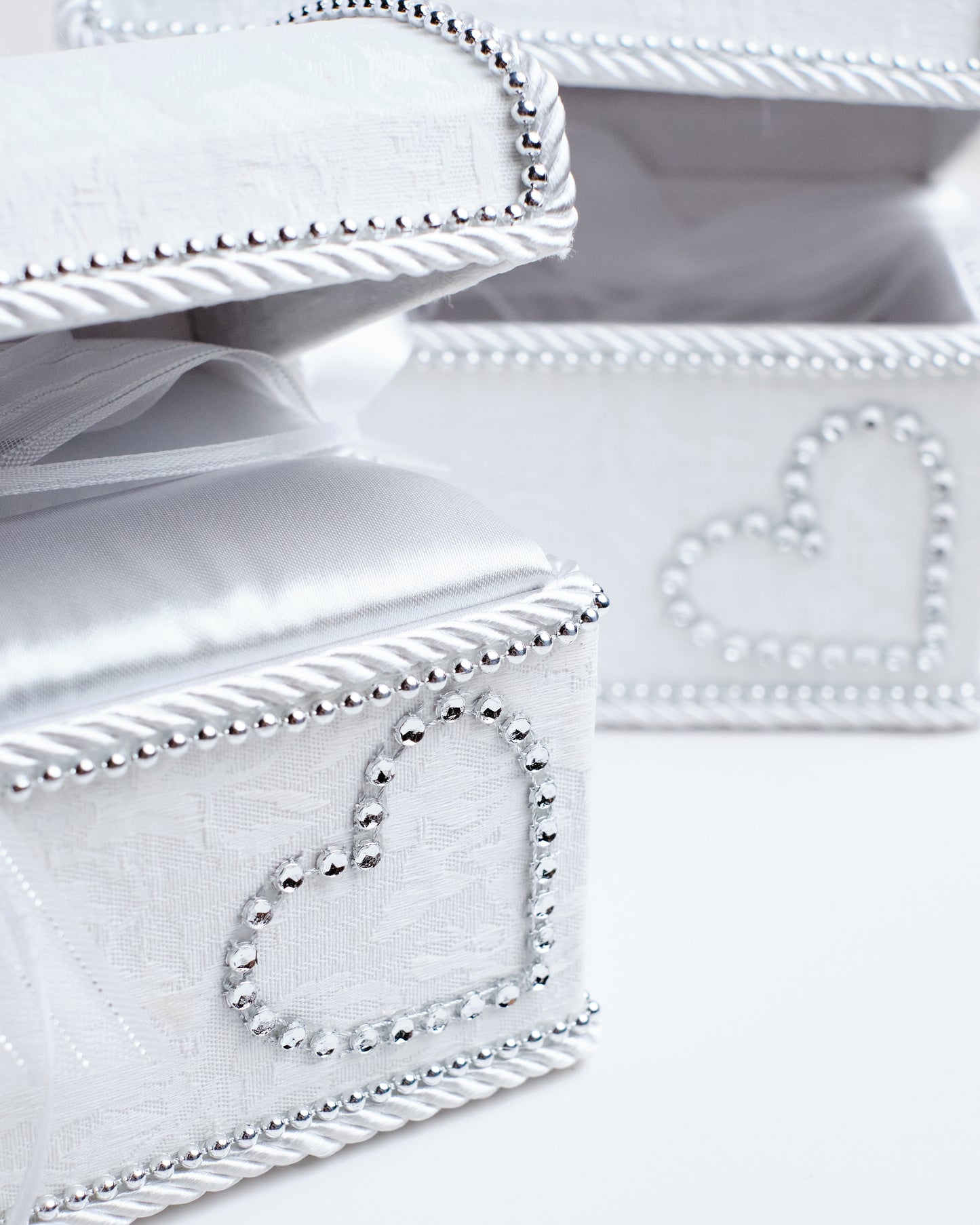 Pillow Set Chest Type (White/Silver)