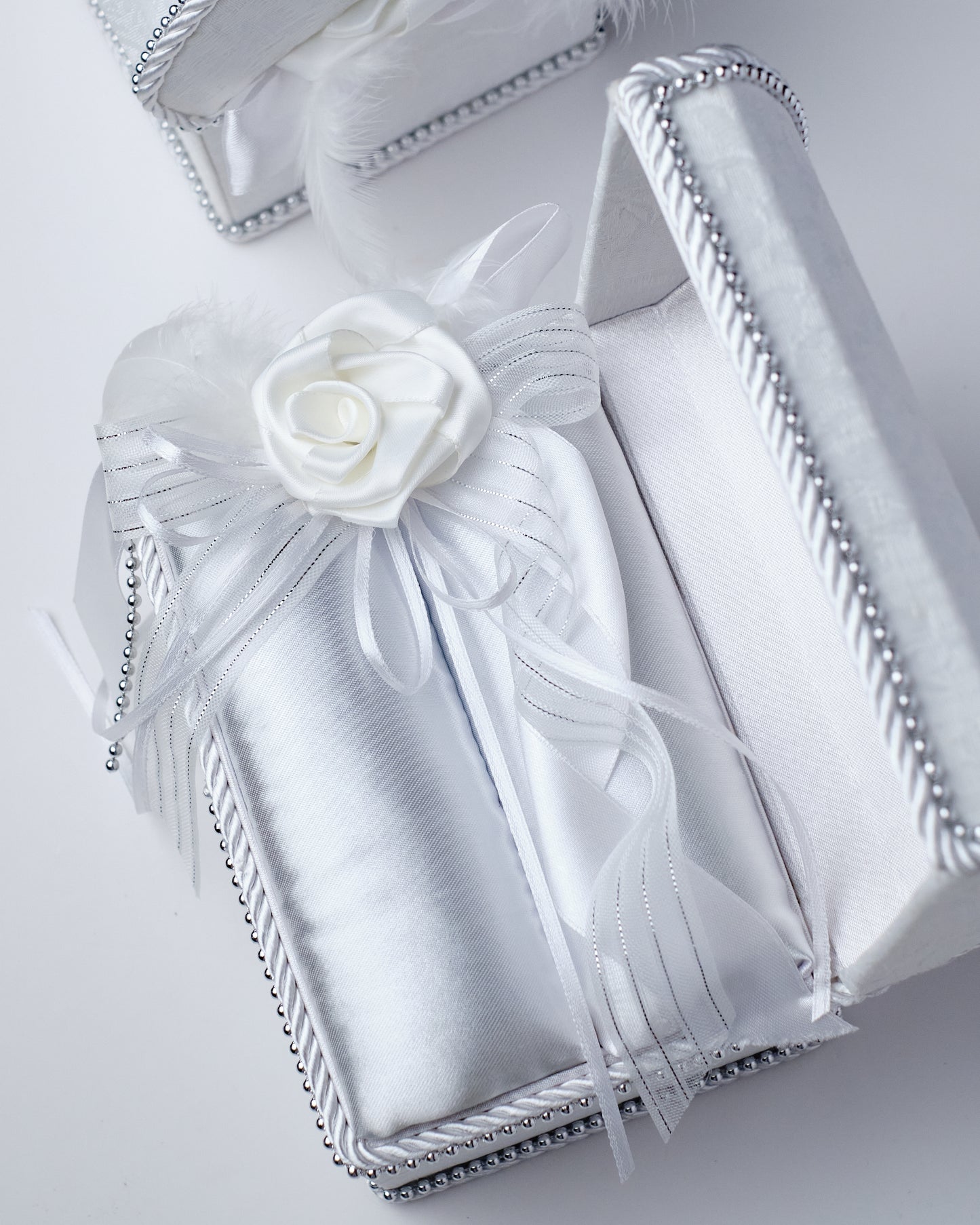 Pillow Set Chest Type (White/Silver)