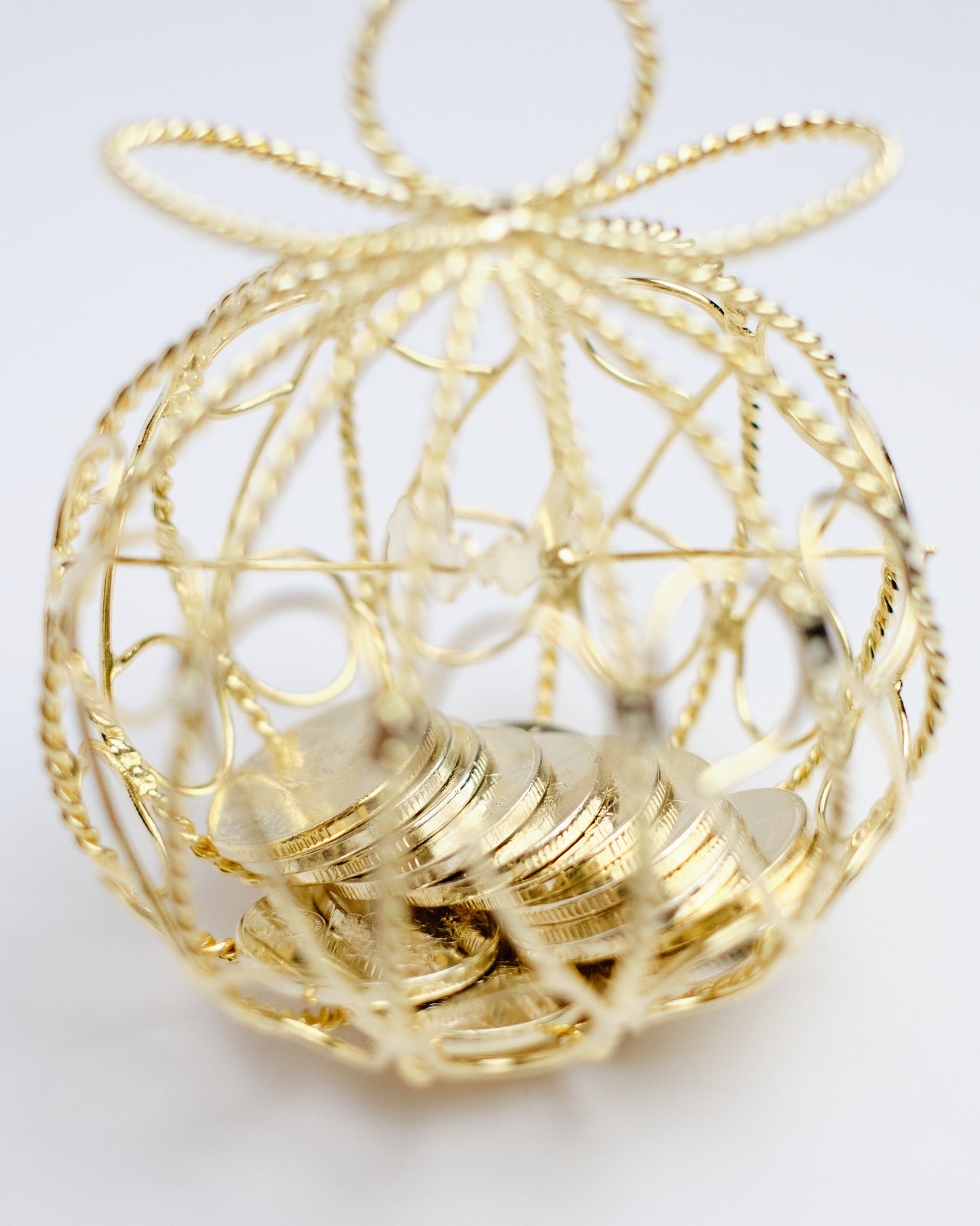 Arrhae Round Gold