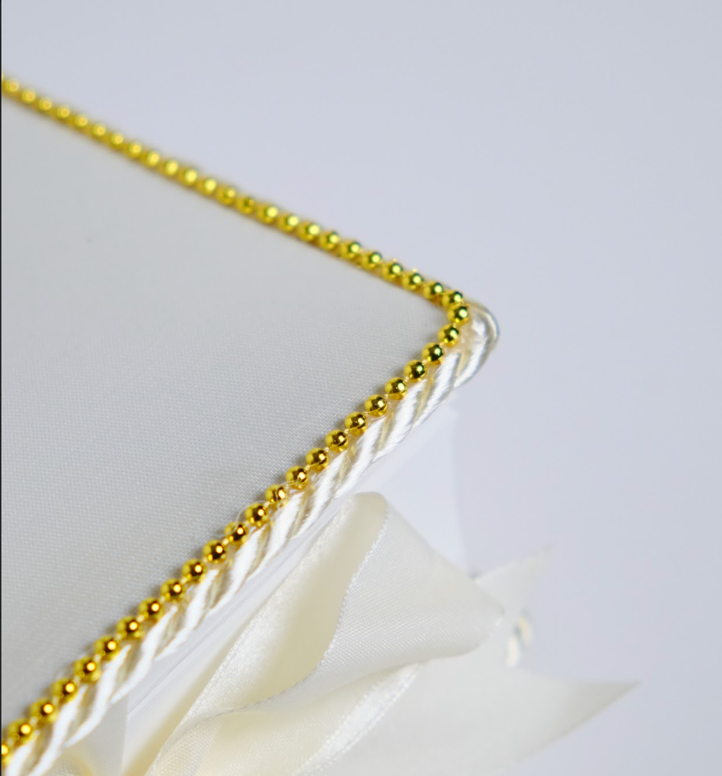Bible Minimalist Ecru/Gold W/Ribbon (Wedding Bible)